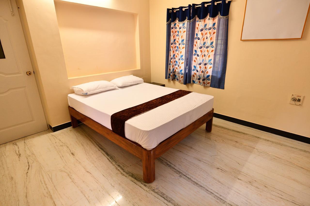 Sri Ranga Krupa Hotel Tiruchirappalli Buitenkant foto